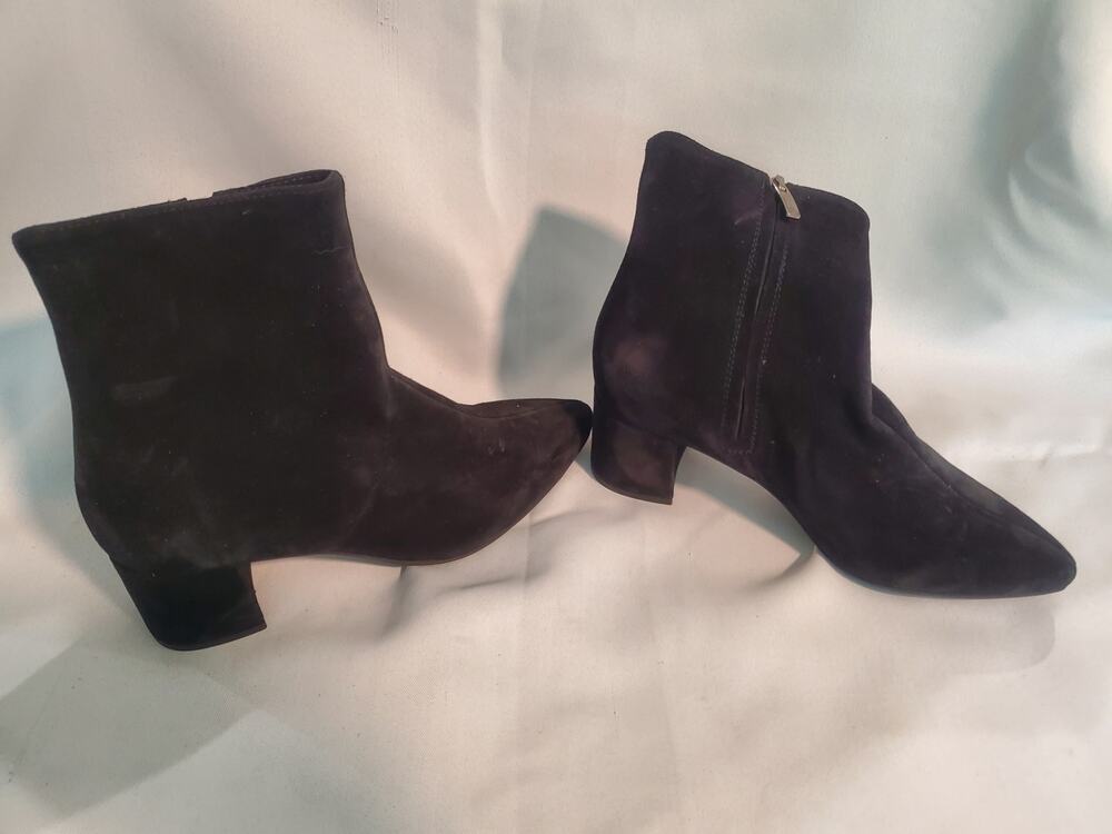 C La Canadienne Women Jeannie II Pointed Toe Suede boots size 7.5. S71